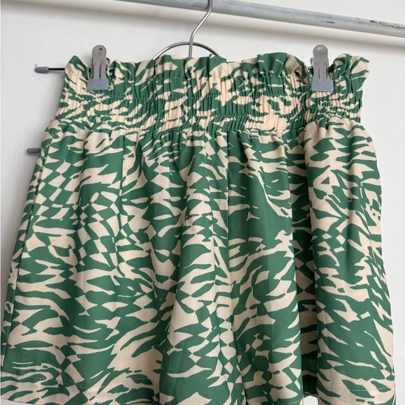 Lush Green and Cream Abstract Mini Skirt - Picture 1 of 2